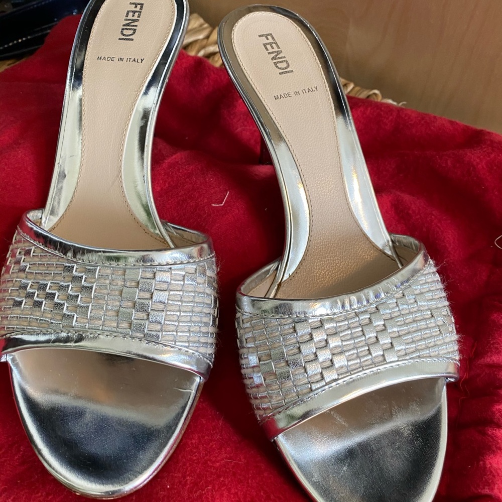 Fendi silver shoes - Picture 2 of 5